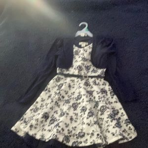 Beautiful girls floral dress by Knit Works. Size 8